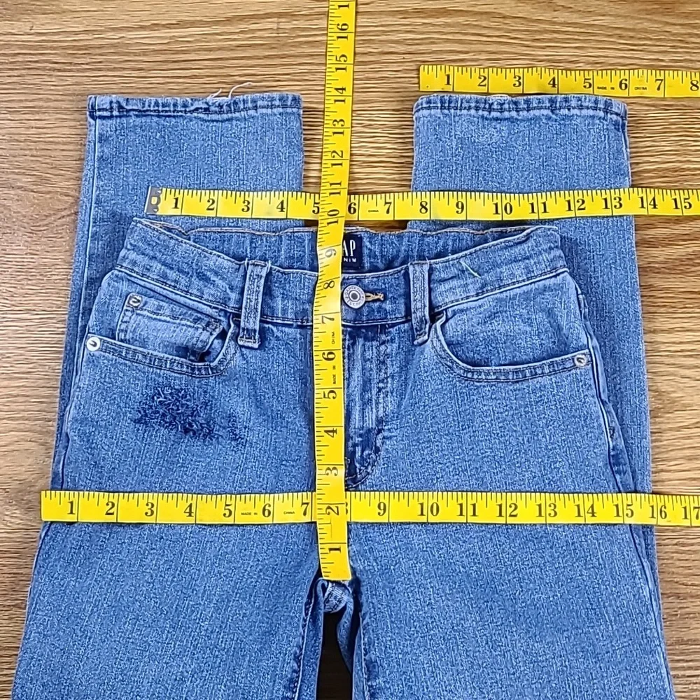 GAP 8x22 GIRLS PRE-OWNED STRECH MEDIUM WASH DISTRESED DENIM BOOT CUT JEANS